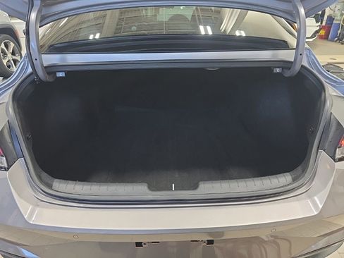 Used 2022 Hyundai Elantra Limited image 21