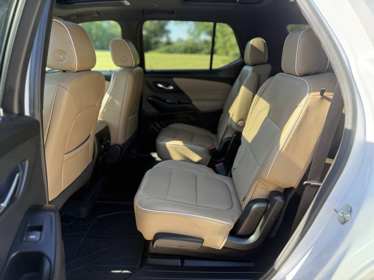 Used 2023 Chevrolet Traverse Premier w/ LPO, Floor Liner Package AWD/4WD image 9