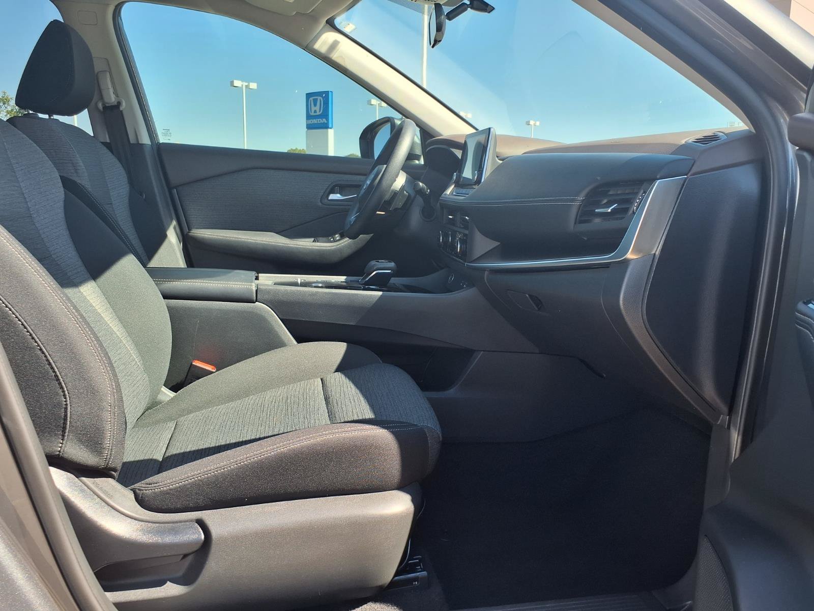 Used 2023 Nissan Rogue SV FWD image 13