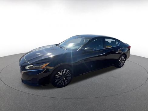 Used 2025 Nissan Altima 2.5 SV image 8