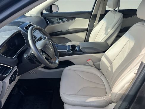 Used 2019 Lincoln Nautilus Select image 9