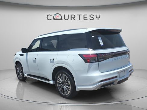 New 2026 INFINITI QX80 Luxe RWD image 2
