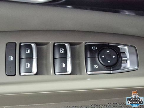 Used 2025 Kia Carnival FWD image 14