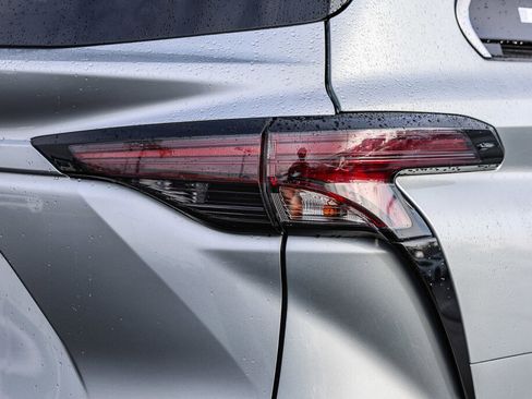 Certified 2024 Toyota Sienna LE image 23