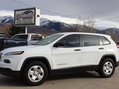 Used 2017 Jeep Cherokee Sport w/ Cold Weather Group image 2