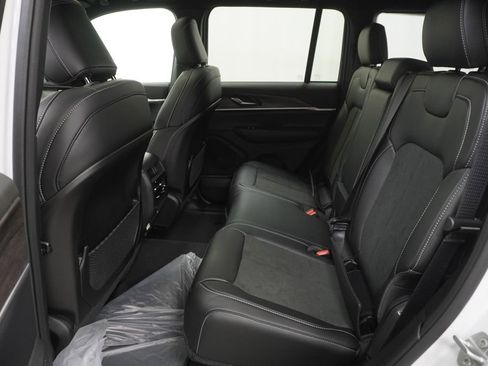 New 2026 Jeep Grand Cherokee Altitude AWD/4WD image 17