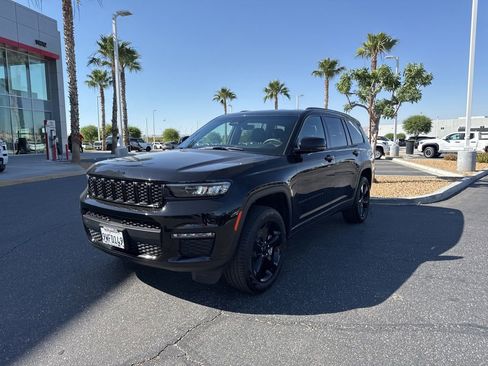Used 2025 Jeep Grand Cherokee L Limited w/ Black Appearance Package AWD/4WD image 2