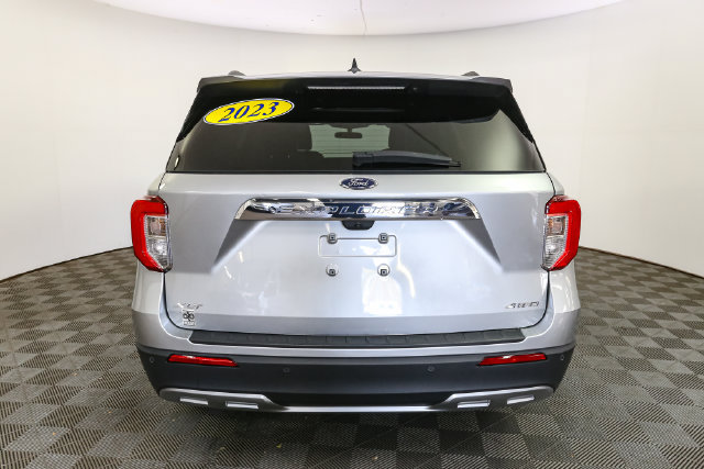 Used 2023 Ford Explorer XLT w/ Equipment Group 202A AWD/4WD image 8