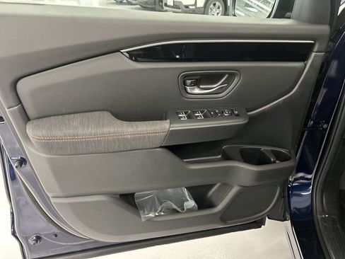 Used 2025 Honda Pilot Sport image 19