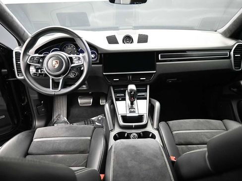 Certified 2023 Porsche Cayenne GTS AWD/4WD image 6
