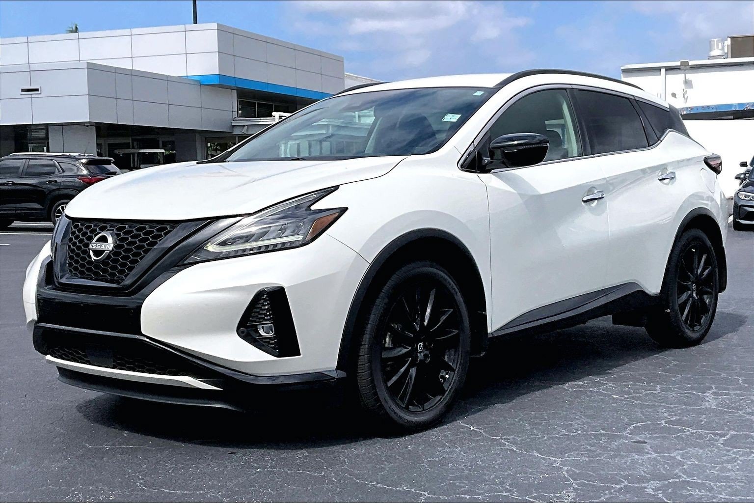 Used 2023 Nissan Murano SV w/ SV Midnight Edition Package FWD image 2
