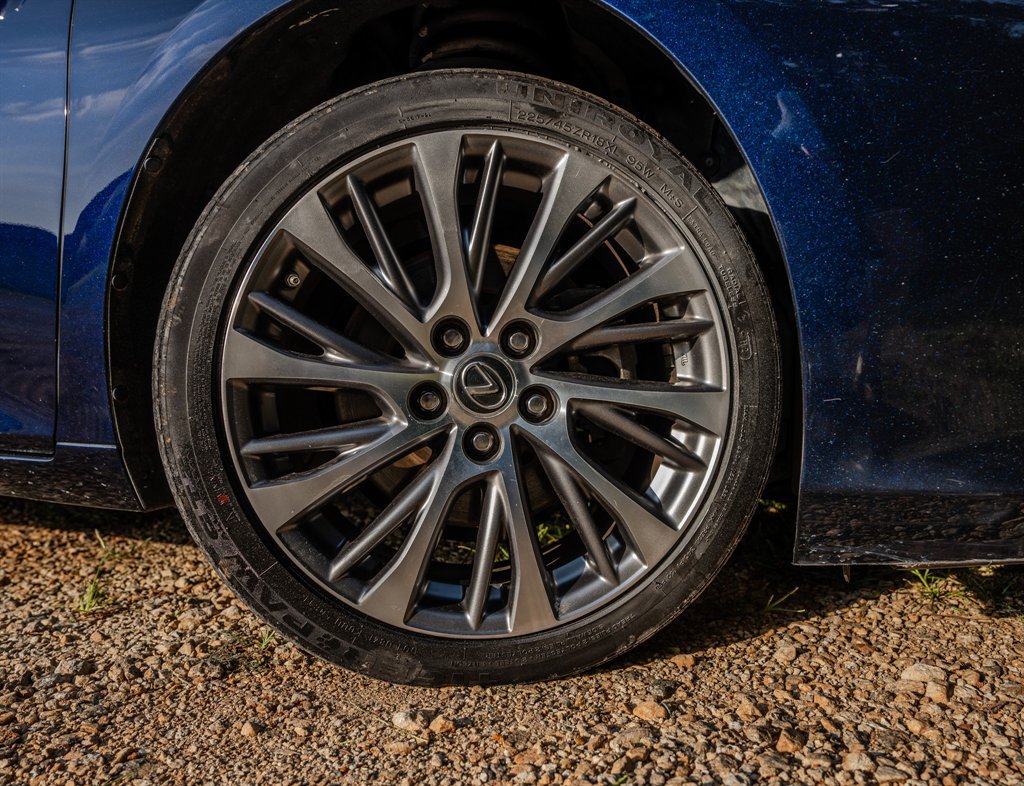 Used 2019 Lexus ES 350 w/ Premium Package FWD image 13