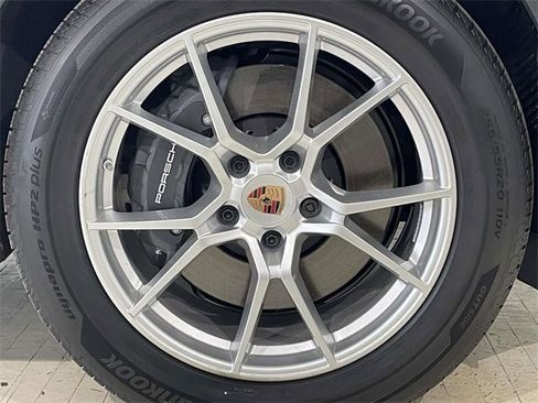 Used 2021 Porsche Macan image 16