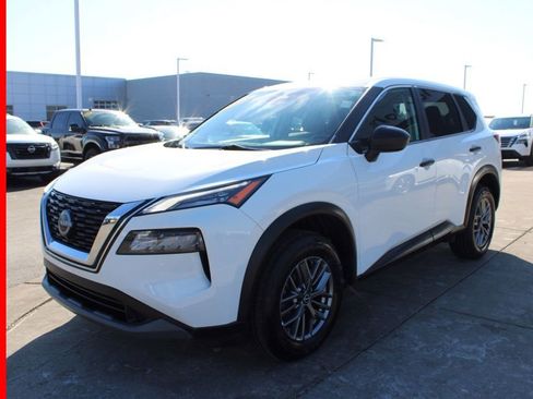 Certified 2023 Nissan Rogue S image 3