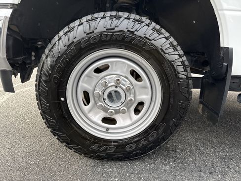 Used 2022 Ford F350 XL w/ Power Equipment Group image 10