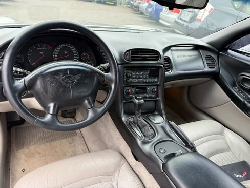 Used 2000 Chevrolet Corvette Coupe w/ Roof Pkg RWD image 14
