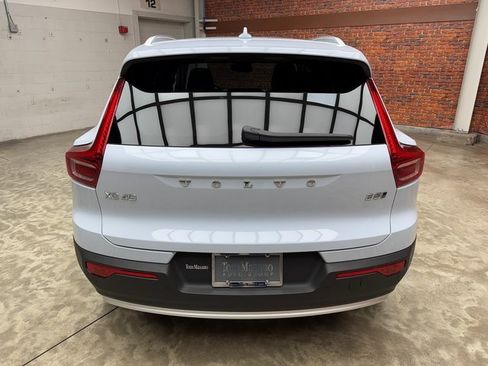 Used 2025 Volvo XC40 B5 Core image 4