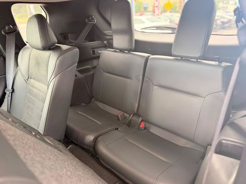 Used 2024 Mitsubishi Outlander FWD image 17
