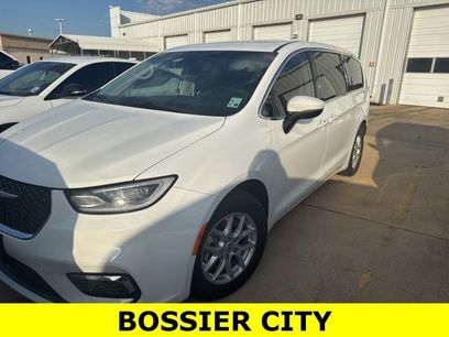 Used 2023 Chrysler Pacifica Touring-L