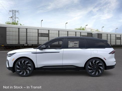 New 2026 Lincoln Nautilus Reserve AWD/4WD image 3