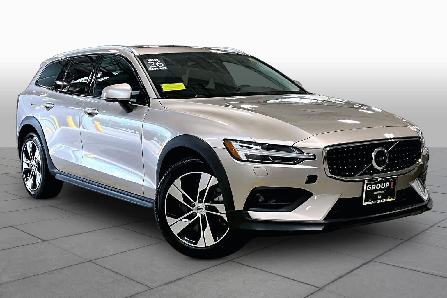 Certified 2026 Volvo V60 B5 Cross Country Plus AWD/4WD image 3