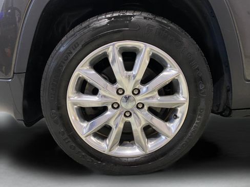 Used 2017 Jeep Cherokee Limited image 8