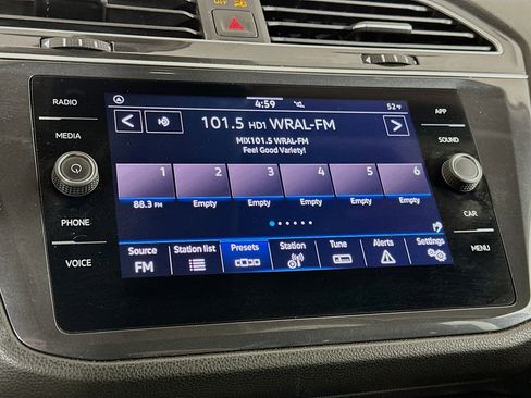 Used 2024 Volkswagen Tiguan SE image 21