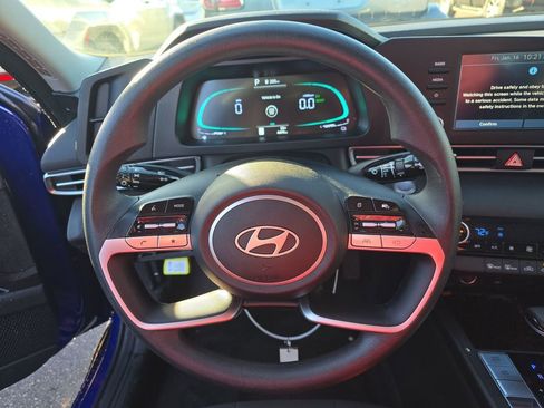 Used 2025 Hyundai Elantra Blue image 11