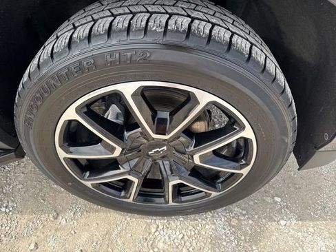 Used 2023 Chevrolet Suburban RST w/ Luxury Package image 15