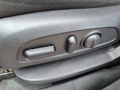 Used 2019 Chevrolet Equinox LT FWD image 16