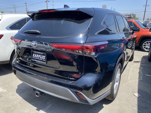 Used 2021 Toyota Highlander LE FWD image 10