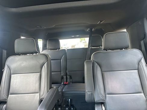 Used 2022 GMC Yukon XL SLT w/ SLT Premium Package AWD/4WD image 9