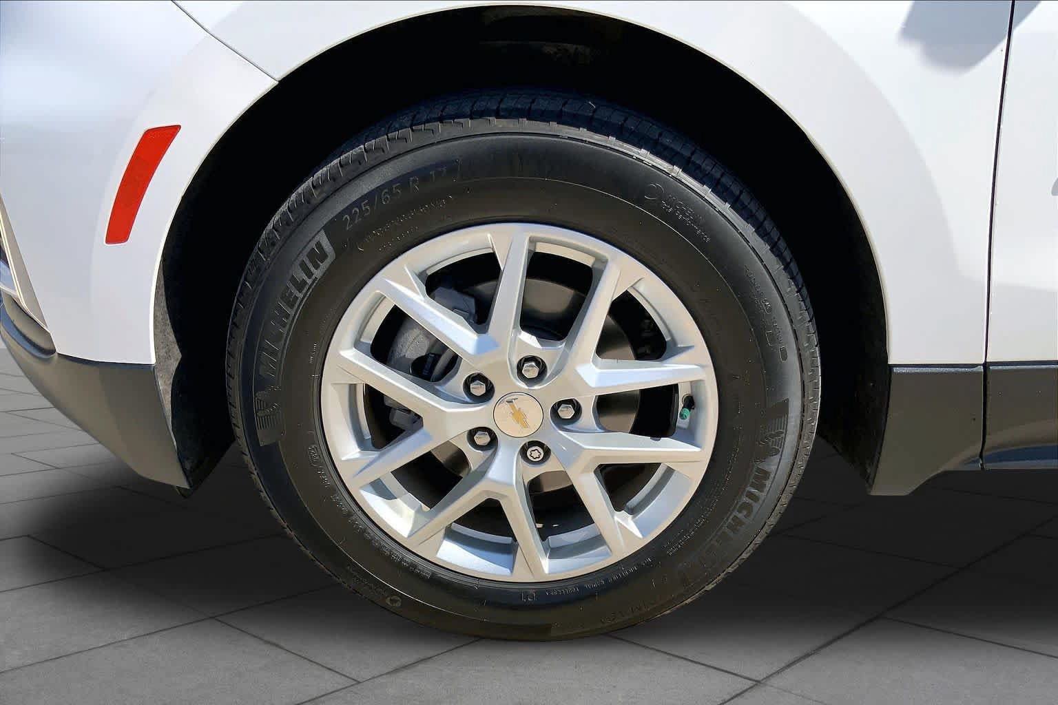 Certified 2023 Chevrolet Equinox LT FWD image 11
