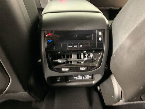 Used 2024 Jeep Grand Cherokee L Altitude image 32