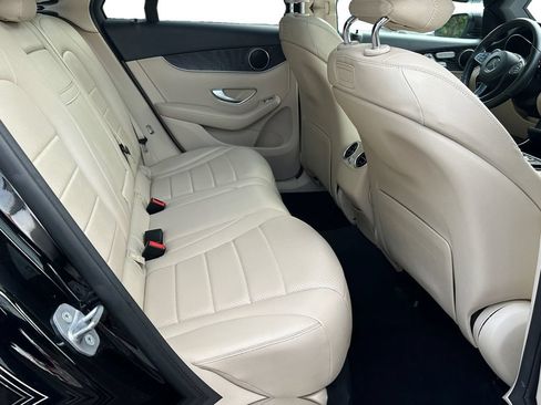 Used 2018 Mercedes-Benz GLC 300 4MATIC image 9