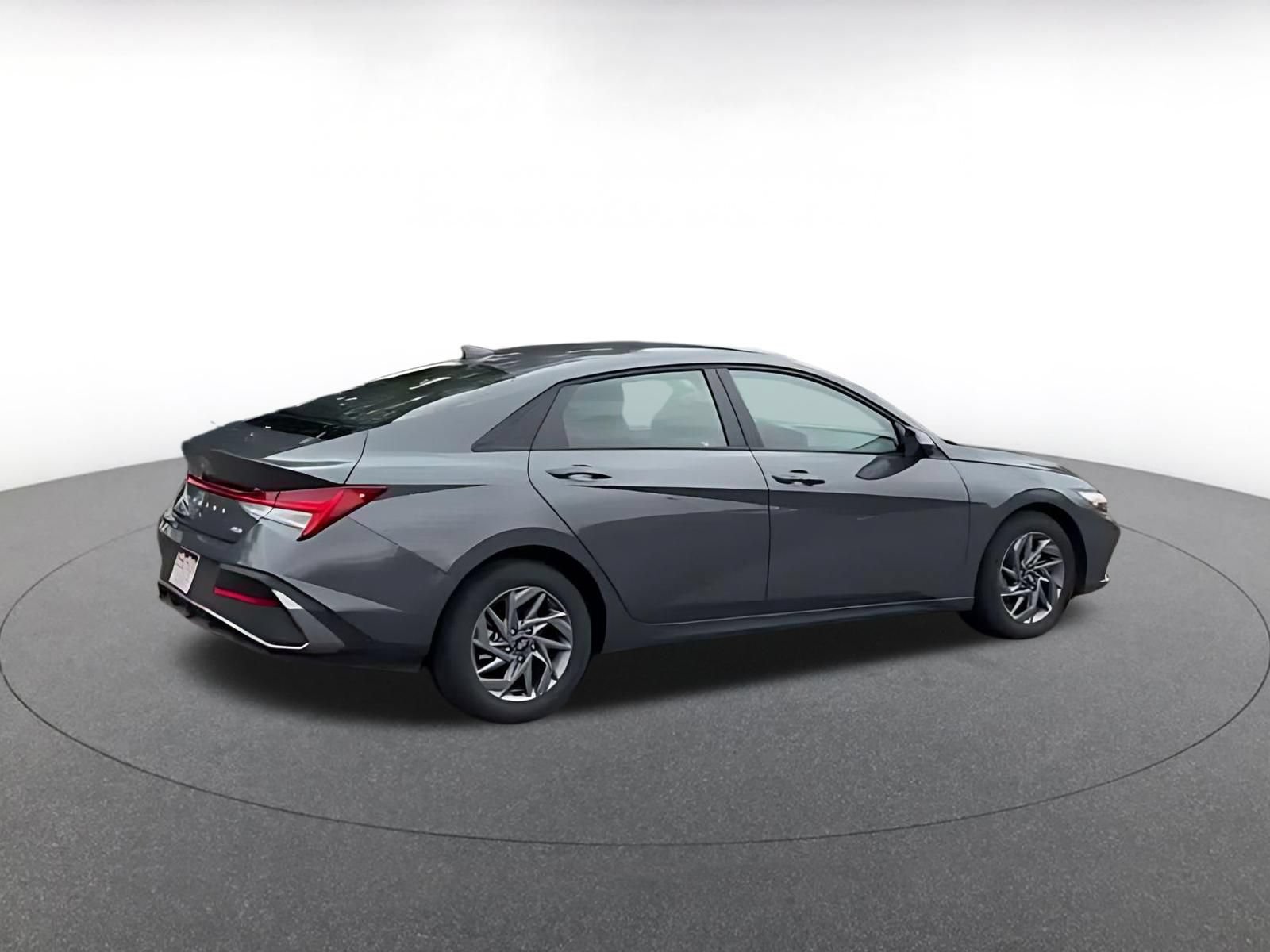 Used 2026 Hyundai Elantra Hybrid FWD image 6