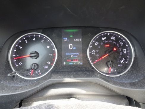 Used 2022 Toyota RAV4 LE image 12