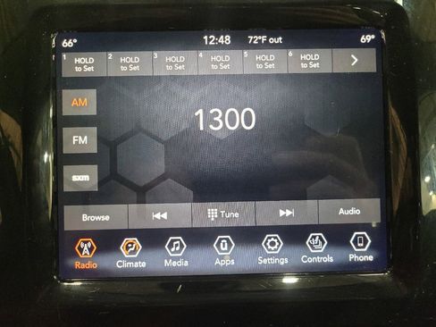 Used 2019 Jeep Cherokee Limited image 25