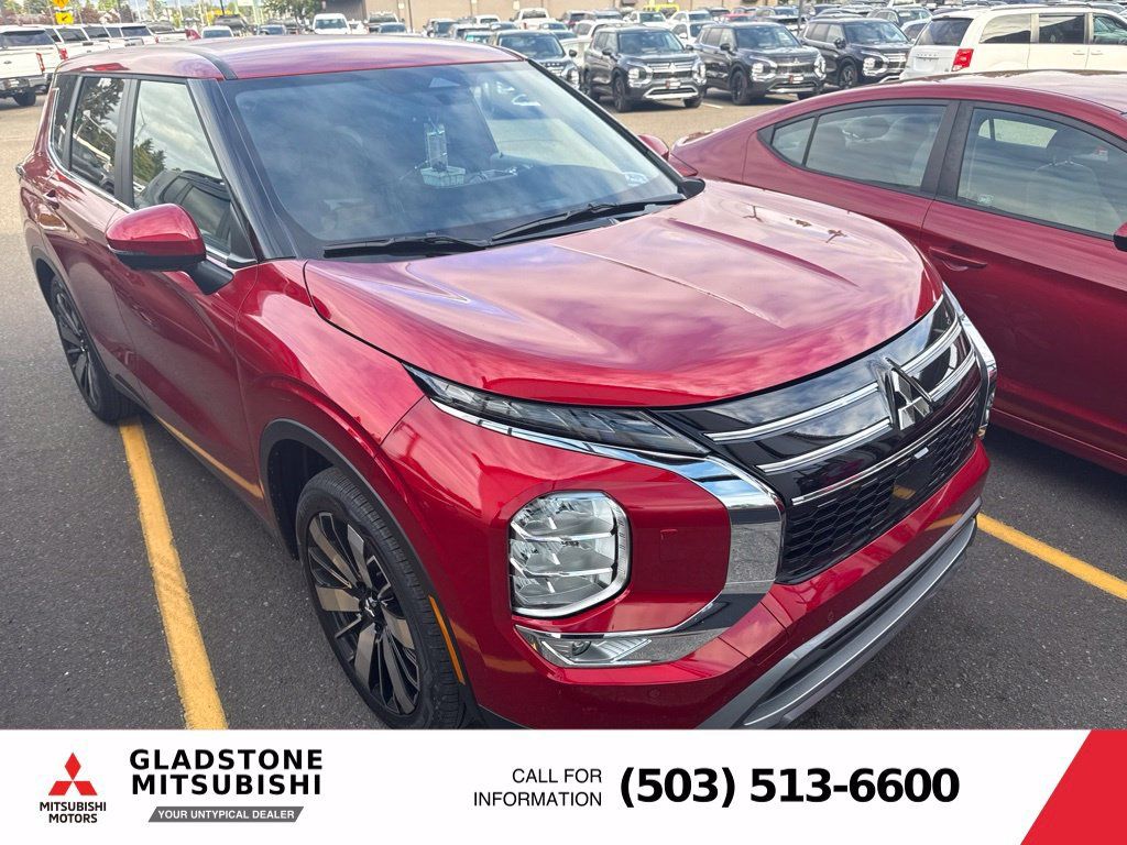 Used 2026 Mitsubishi Outlander SE AWD/4WD image 1