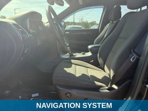 Used 2018 Jeep Grand Cherokee Laredo AWD/4WD image 9