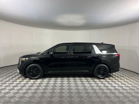 Used 2025 Kia Carnival image 9