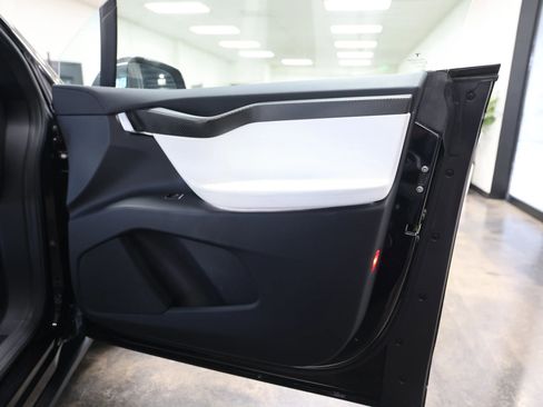 Used 2018 Tesla Model X P100D image 32