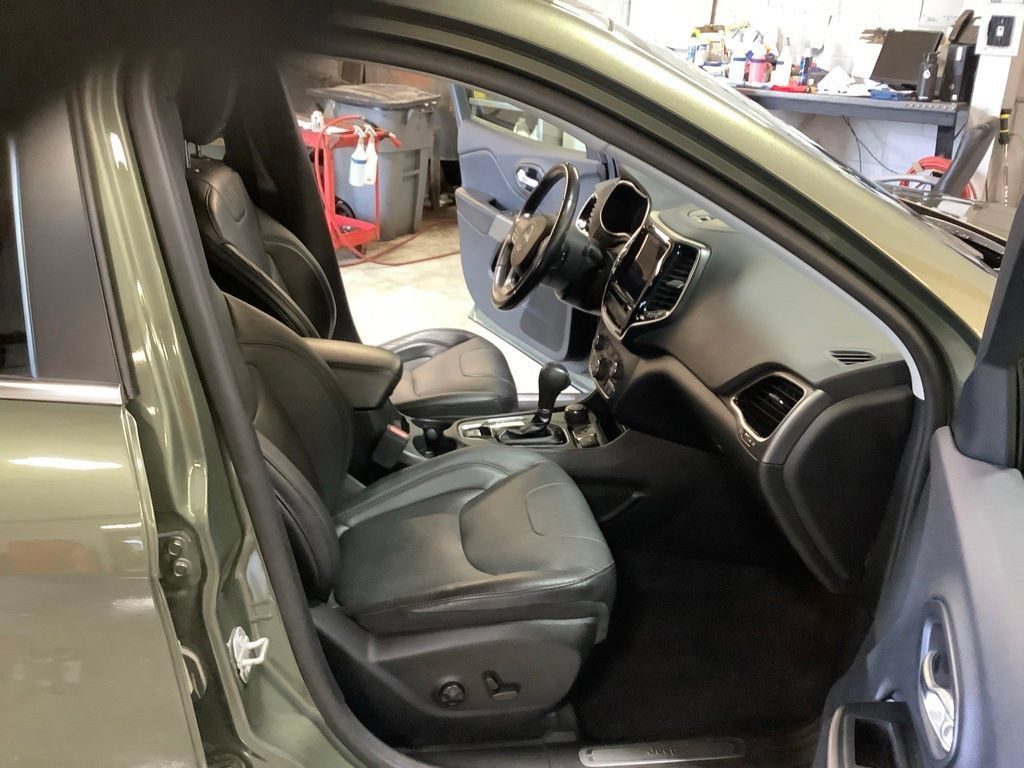 Used 2019 Jeep Cherokee Limited AWD/4WD image 24