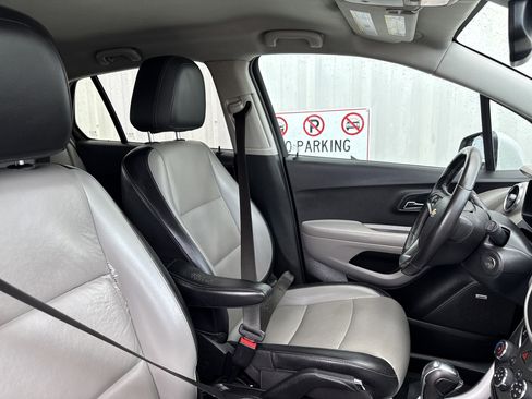 Used 2016 Chevrolet Trax LTZ w/ LPO, Cargo Package image 33