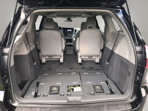 Used 2019 Toyota Sienna XLE AWD/4WD image 34