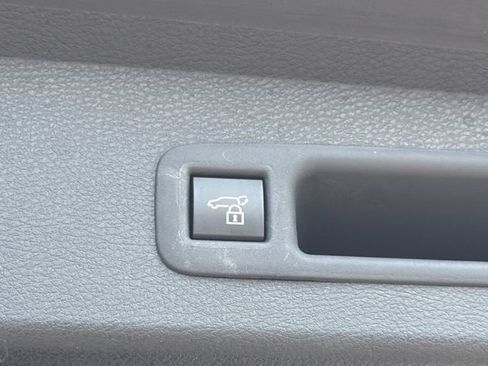 Used 2025 Toyota Sienna XLE FWD image 29