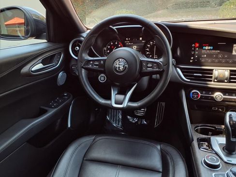 Used 2022 Alfa Romeo Giulia Ti RWD image 31
