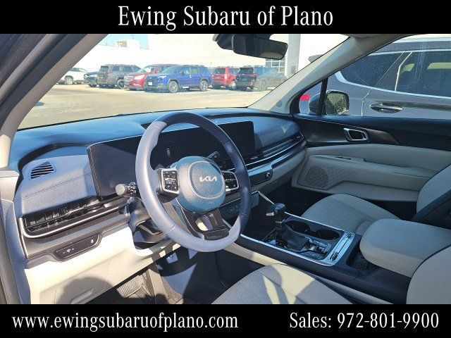 Used 2025 Kia Carnival SX FWD image 5