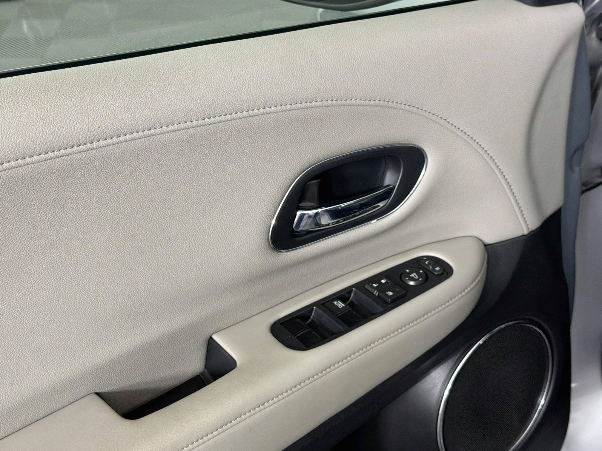 Used 2018 Honda HR-V EX-L image 15