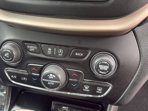 Used 2016 Jeep Cherokee Limited AWD/4WD image 20